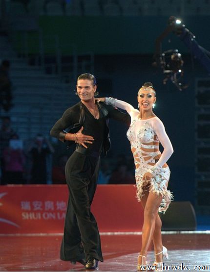 �人����ӭ������߼����赸�� �������߷�����ȿ�(ͼ)