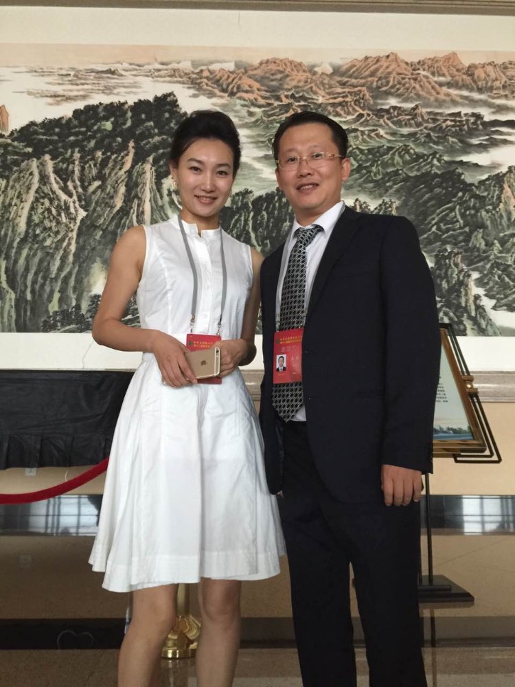 与央视著名主持人李梓萌