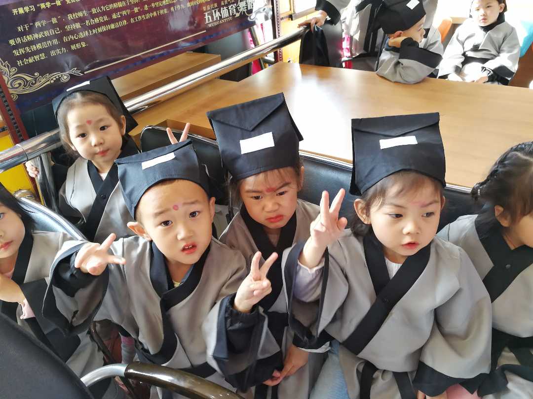 2017年5月3曰五环幼儿园传统文化艺术节活动!